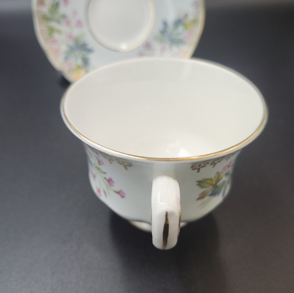 Queen Anne Bone China Tea cup and saucer - Picture 8 of 12